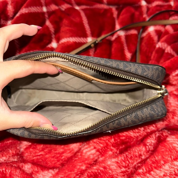 Michael Kors purse - Picture 7 of 11